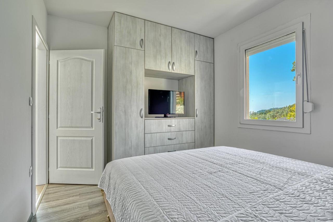 Two Bedroom House With Sea View Maj ブルヤリッツァ エクステリア 写真